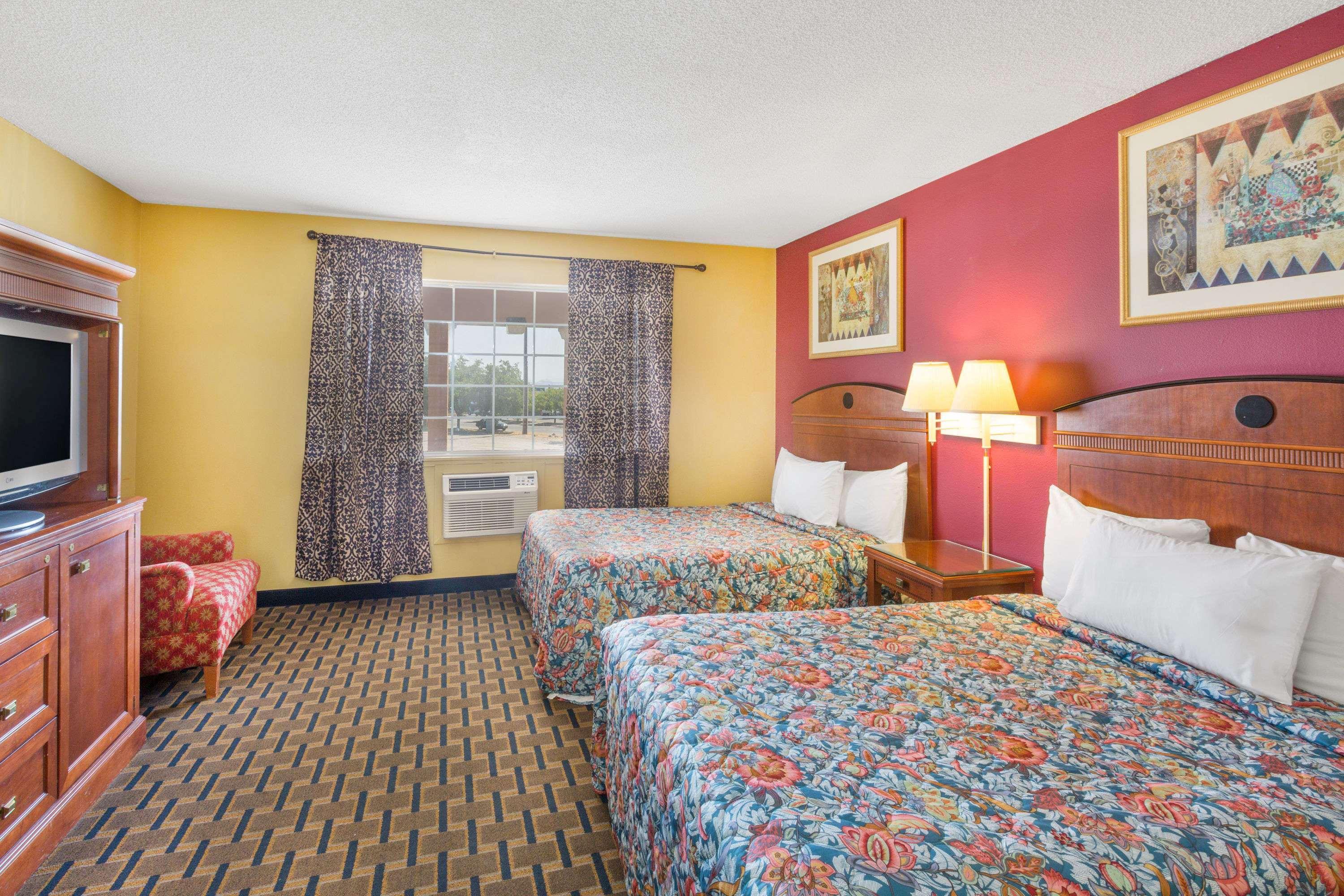 Days Inn By Wyndham Red Bluff Buitenkant foto